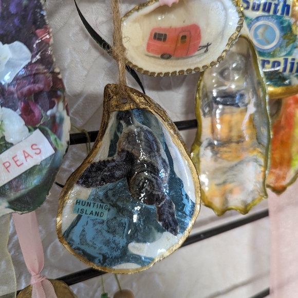 Custom Orders Handcrafted & decoupaged Oyster Clam shells florals animals Maps - Picture 9 of 14